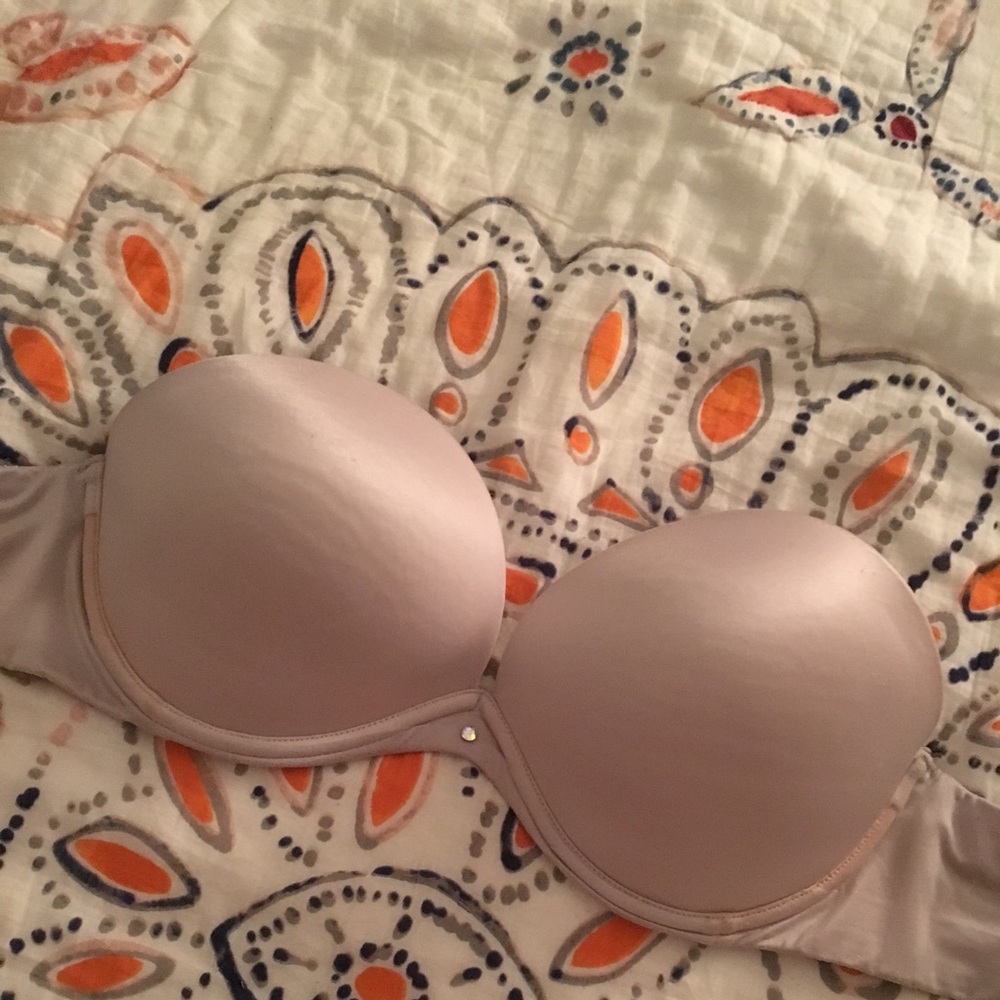 32DD VICTORIA SECRET STRAPLESS BRA